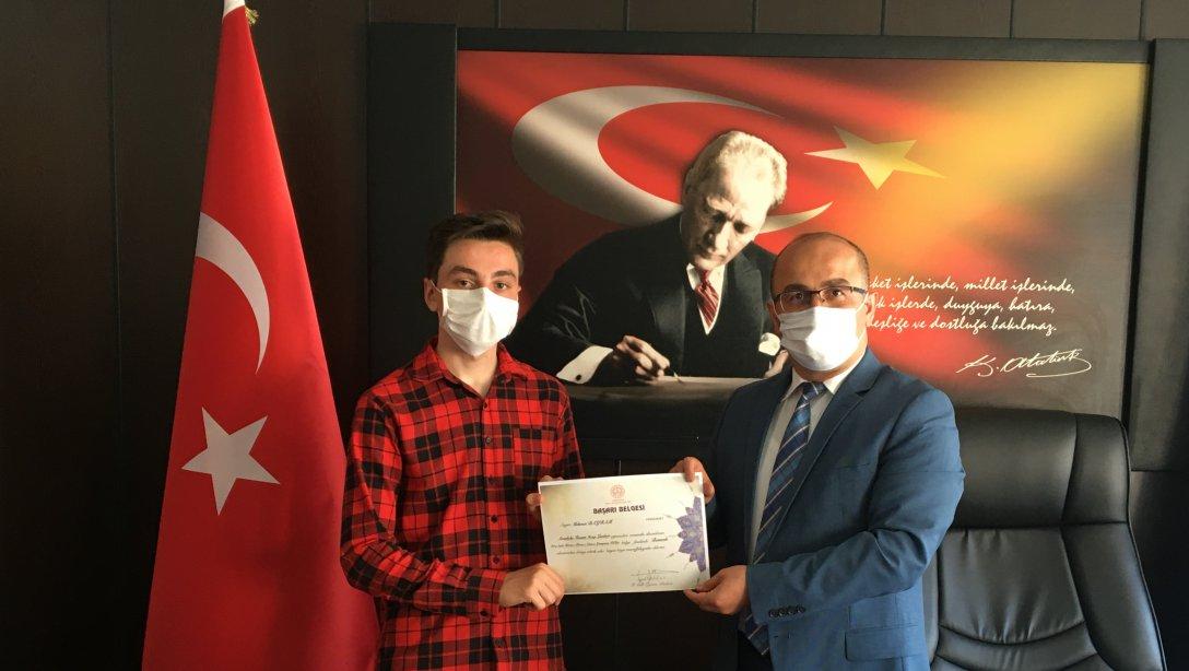 Kuran-ı Kerim Güzel Okuma Yarışmasında İl İkincisi Öğrencimize Ödülü Verildi.